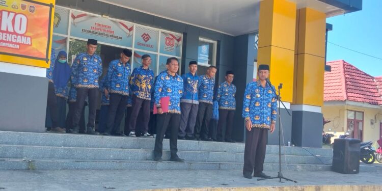 Camat Bontolempangan Tegaskan Disiplin ASN dalam Upacara Hari Kesadaran Nasional